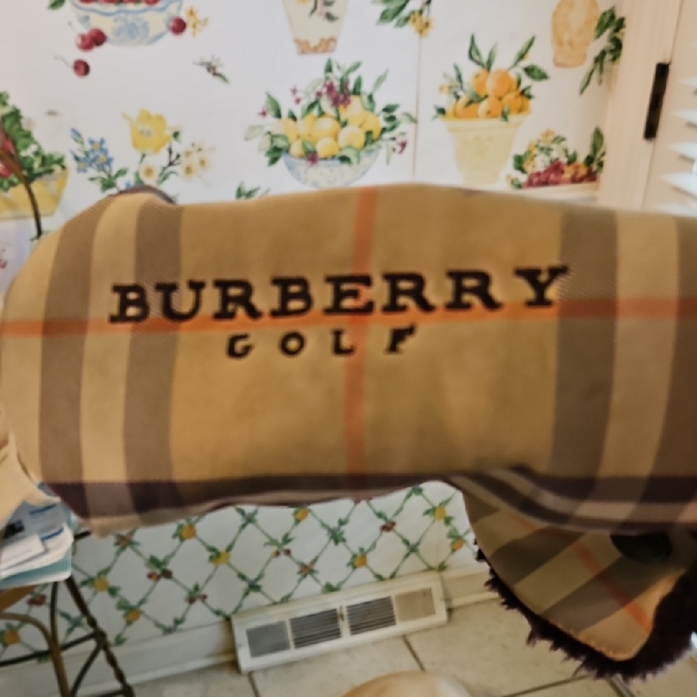 Burberry Men's Plaid Headcover in Beige/Tan